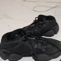 دو عدد کتانی یکی چین یکی ویتنام