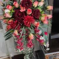 گلدان و گل مصنوعی در حد نو