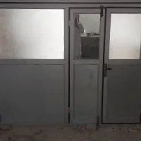 درب آلمینیومی بزرگ.