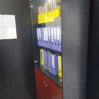 منشی اموزشگاه زبان