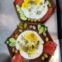 نیروخدماتی شیفت صبح ویک نفرآقایا خانم برای شیفت شب