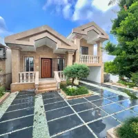 ۲۰۰مترنیم پیلوت کلاسیک/مدارک کامل/خوش لوکیشن