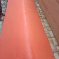 2 عدد سایه بان   دروازه.  در ورودی متزل