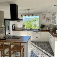 96 متر /خیابان 1 فاز 4/ وام دار/خوش نقشه