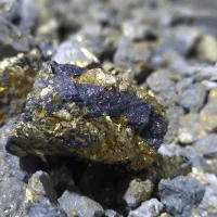 سنگ طلا کاربرد دکوری