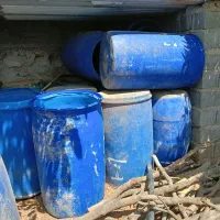 تعدادی بشکه 220 در گیلوان