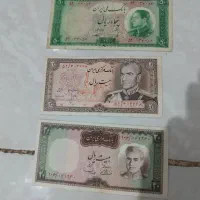تعدادی اسکناس قدیمی
