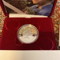 تعدادی سکه نقره و طلای خارجی با کاور کریستالی