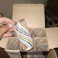 تعدادی ساعت دیواری ظرف ظروف دکوری وغیره