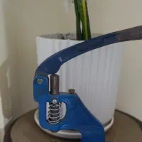 دکمه زن و دکمه و میز چرخ