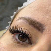 انواع خدمات لیفت مژه و کاشت هیدن