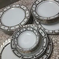 سرویس چینی شامل بشقاب شام خوری وخورش خوری و...