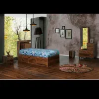 خدمتکار منزل