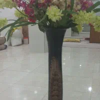 گلدان سفالی با گل