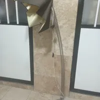 آواژور و نور اتاق