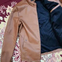 کاپشن چرمی|لباس|اهرم, |دیوار