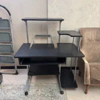 میز کامپیوتر در حد نو سالم