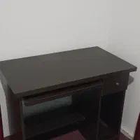 میز کامپیوتر سالم بدون خط و خش بدون شکستگی