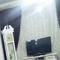 پرده تور به همراه دستک قهوه‌ای