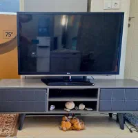 زیر تلوزیون کاملا سالم و بدون کوچکترین ایراد