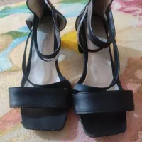 صندل سایز۳۹تا۴۱ و کلی تیشرت خونگی باهم ۲۰۰