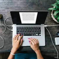 فریلنسر(freelancer)هستم