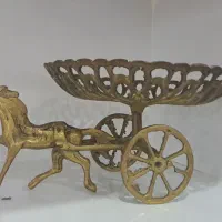 فلامینگو و شیرینی‌ خوری اسب