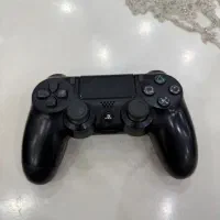 دسته Ps4 و دیسک بازی