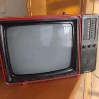دو عدد تلویزیون عتیقه و رنگی