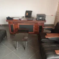 میز و صندلی و نیم ست اداری