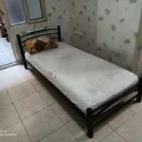 تخت فلزی