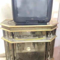 تلویزیون و میز