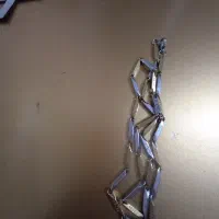 یک گردنبند نقره و ضد آب