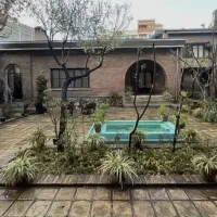 ۵۵۰مترمستغلات.۴۴۰ متر زمین.‌مناسب مدرسه وآموزشگاه