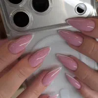 کاشت ناخن ۶۰۰ ترمیم ۳۵۰ لاک ژل ساده رایگان