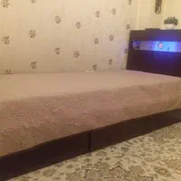 تخت یکنفره با خوشخواب و چراغ خواب