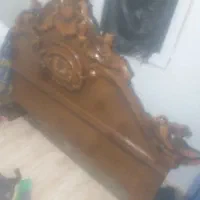 تخت وتشک  دونفره بزرگ  از چوب راش ،تاج دست تراش.|تخت و سرویس خواب|محمدیه-قزوین, |دیوار