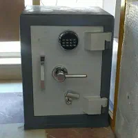 میز جلسات/گاو صندوق/میز مدیریت/صندلی انتظار فلزی|مبلمان اداری|سنندج, |دیوار