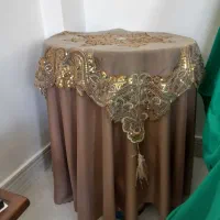 یک عدد میز خاطره نئوپان به همراه ساتن و رومیزی