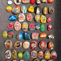 نقاشی روی سنگ هنر دست