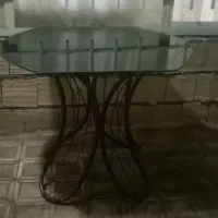 میز نهار خوری فلزی در حدنو