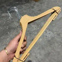 چوبکار اویز لباس و شلوار طرح چوب و دوگیره رگال