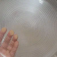 ۵عدد بشقاب شیشه ایی پهن و۴عددلیوان شبیه خودش بزرگ