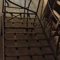 صندلیهای فرفورژه و ساعت چوبی|صندلی و نیمکت|هشتگرد, فاز ۱ مهستان|دیوار