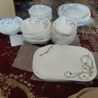 دو سرویس ظرف چینی اصل در حد نوع به فروش میرسد