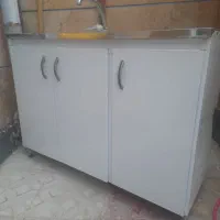 ابچکان و کابینت و سینگ با شیر