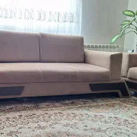 فروش فوری مبل ۵نفره با  ۲عدد میز عسلی