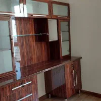 کتابخانه و ویترین