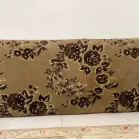 ۴ عدد پشتی سنتی تمیز و سالم ابعاد ۱۱۵×۵۰cm