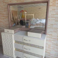 میز و آیینه آرایش